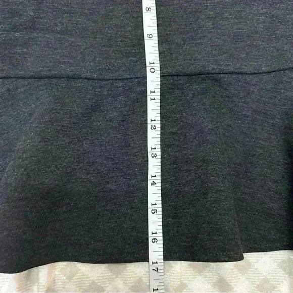 Barney’s New York Co-Op Gray Ruffle Bottom Mini Skirt Size Large - Picture 9 of 9